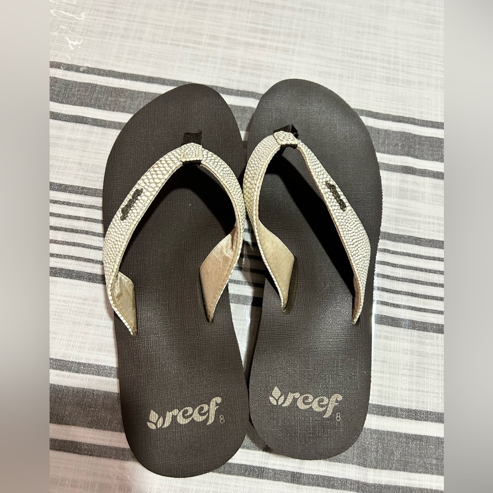 Reef cushion Flip Flops in Cream size 8